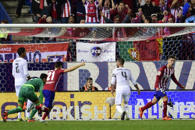 Luciano Vietto equalises for Atlético Madrid against Real